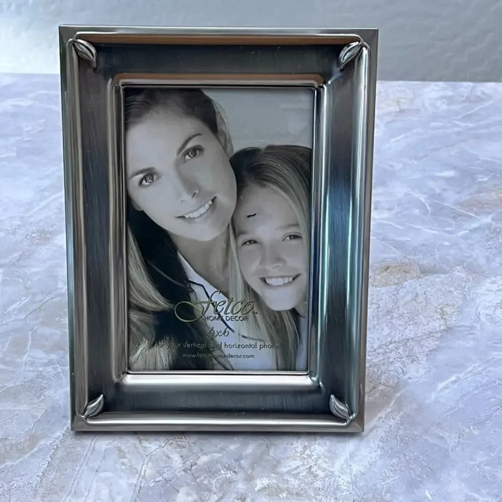 Fetco Shiny Ashby Pewter Picture Frame 4x6 in Silver Free Standing Home Decor